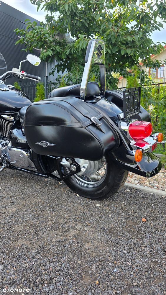 Suzuki Intruder - 10