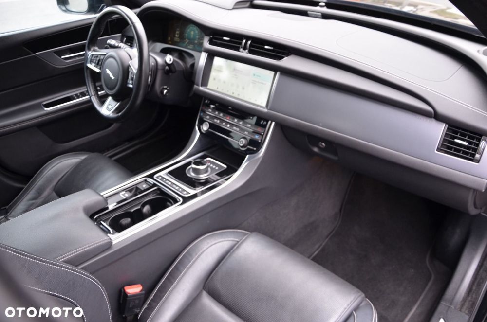 Jaguar XF 3.0 TDV6 R-Sport - 17