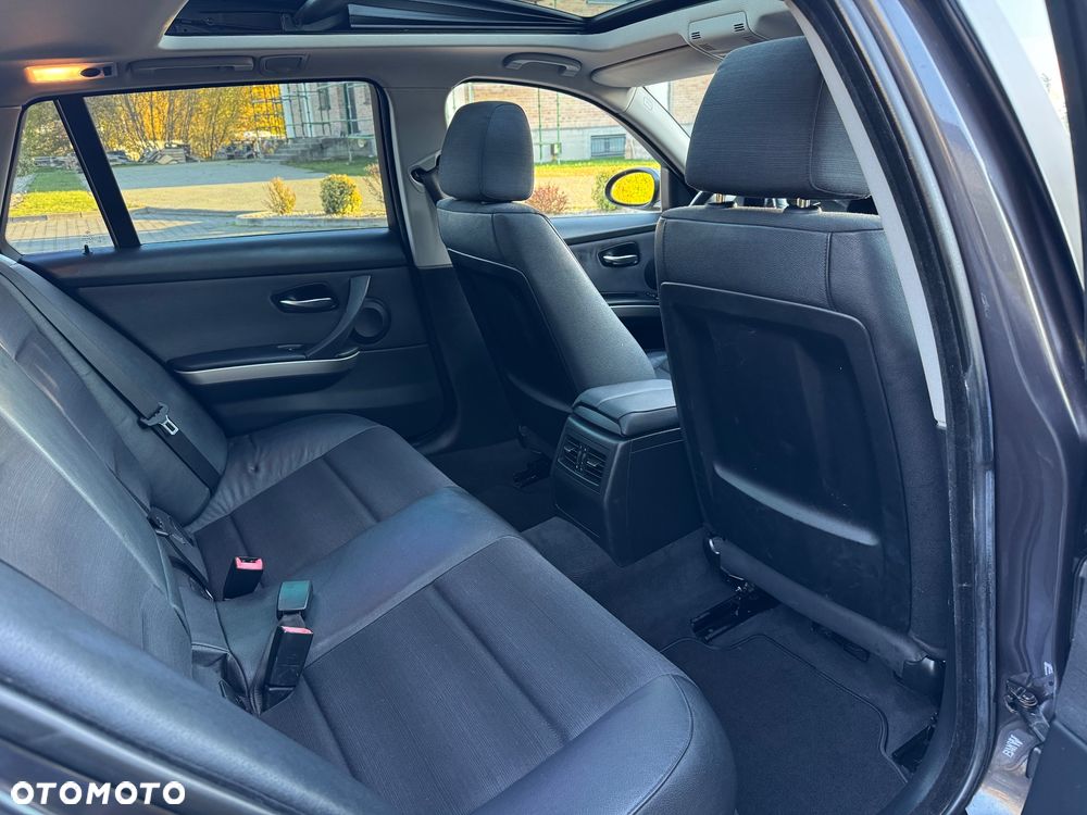 BMW Seria 3 318i - 30