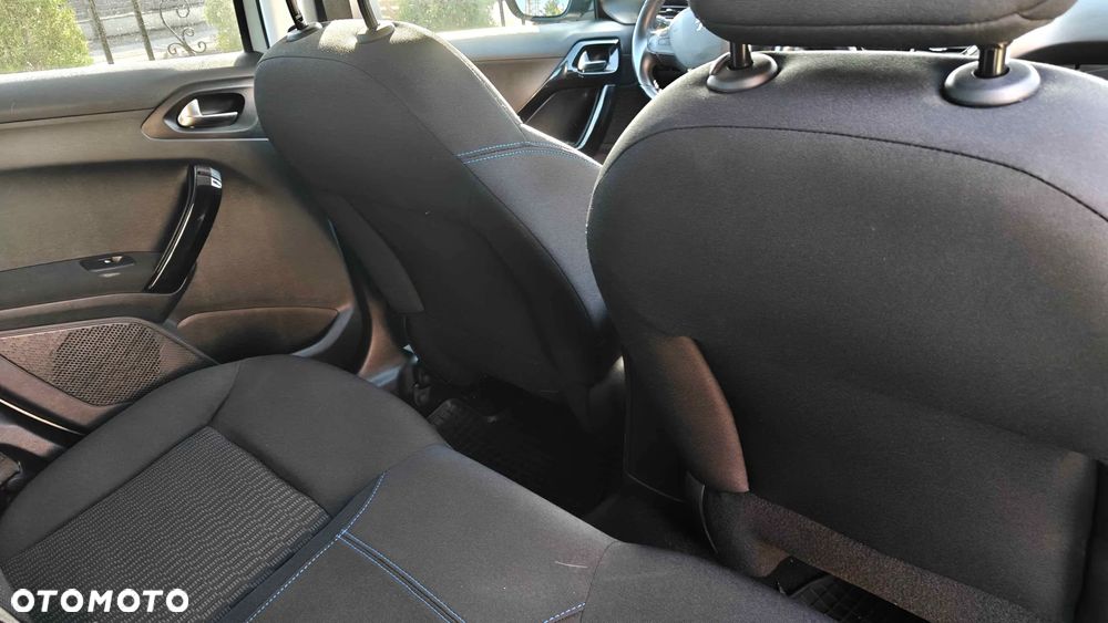 Peugeot 208 1.2 PureTech GPF Signature S&S - 17