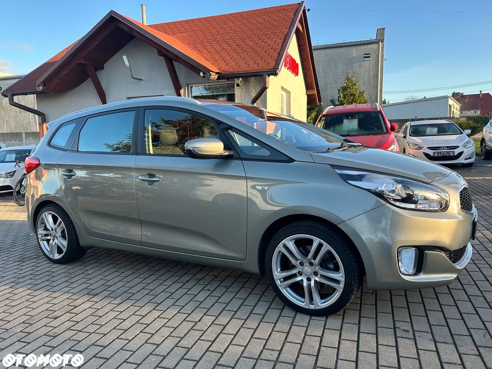 Kia Carens 1.6 GDI Attract - 12