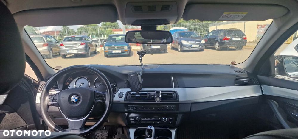 BMW Seria 5 520d xDrive - 12