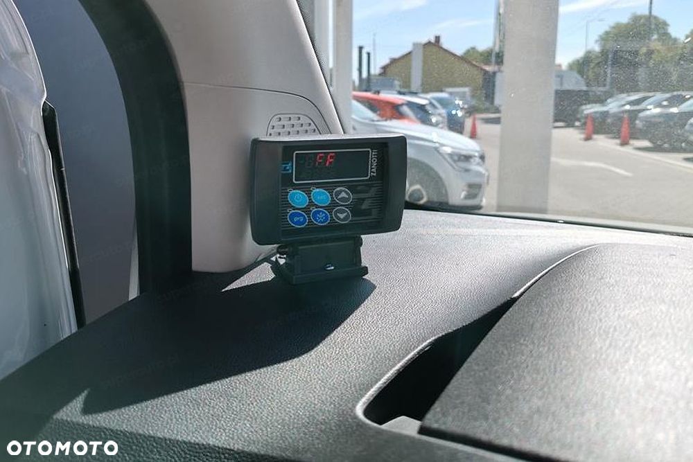 Renault Kangoo Van L2H1 Extra Izoterma EDC 1.5 115KM - 12