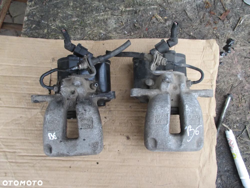 Zacisk HAMULCOWY tył elektryczny passat B6