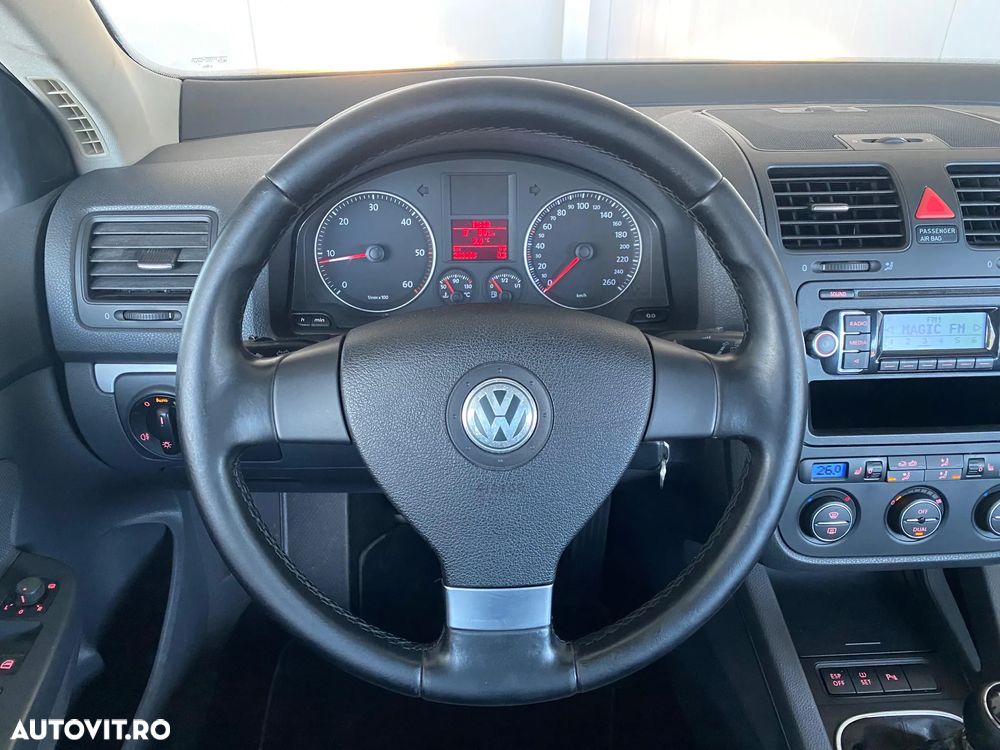 Volkswagen Golf - 8
