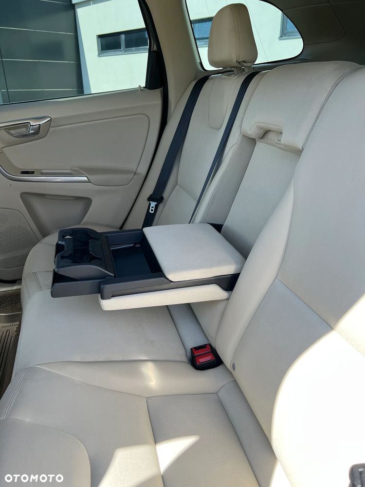 Volvo XC 60 D3 Geartronic Momentum - 28