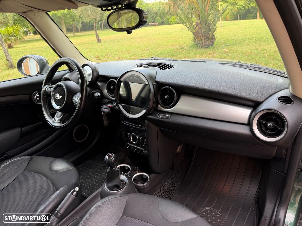 MINI 3 Portas Cooper D - 18