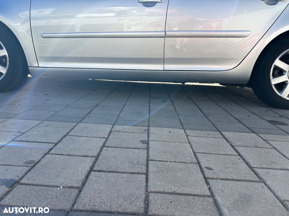 Volkswagen Golf 1.6 FSI Sportline - 11