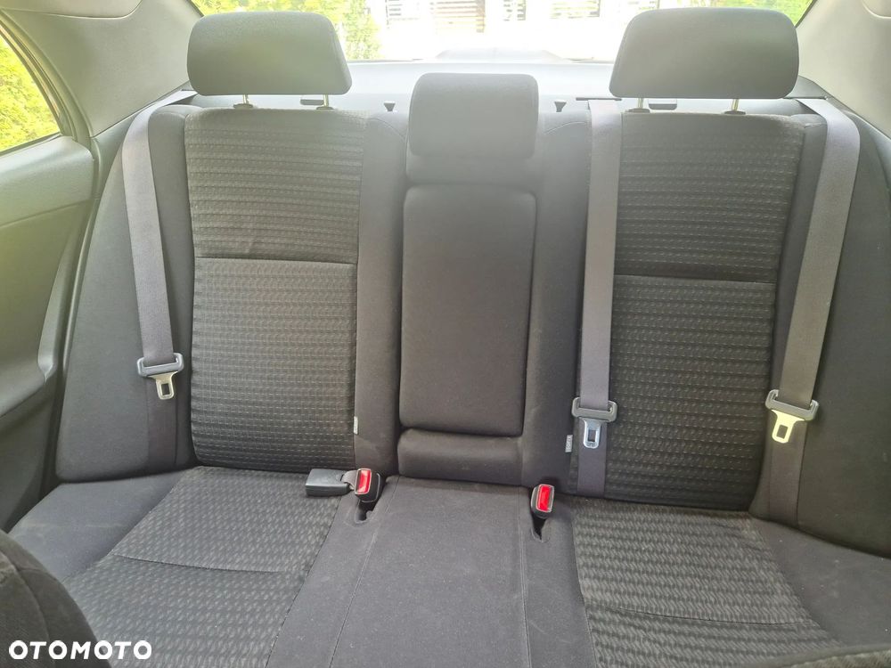 Toyota Corolla 1.4 D-4D Luna - 6
