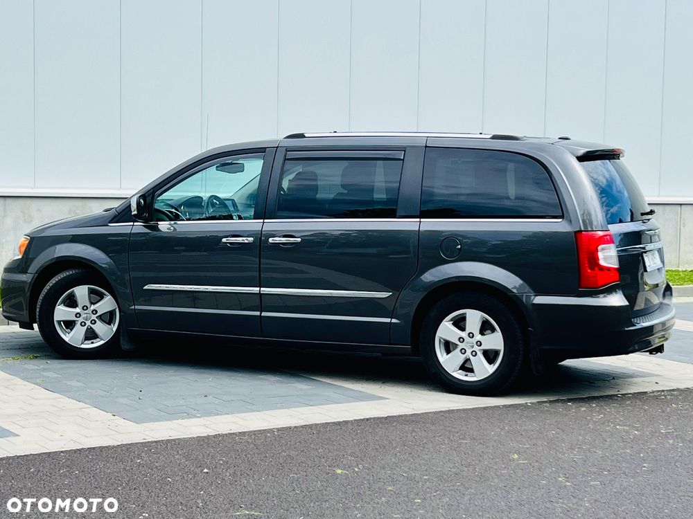 Chrysler Town & Country 3.6 Limited - 22