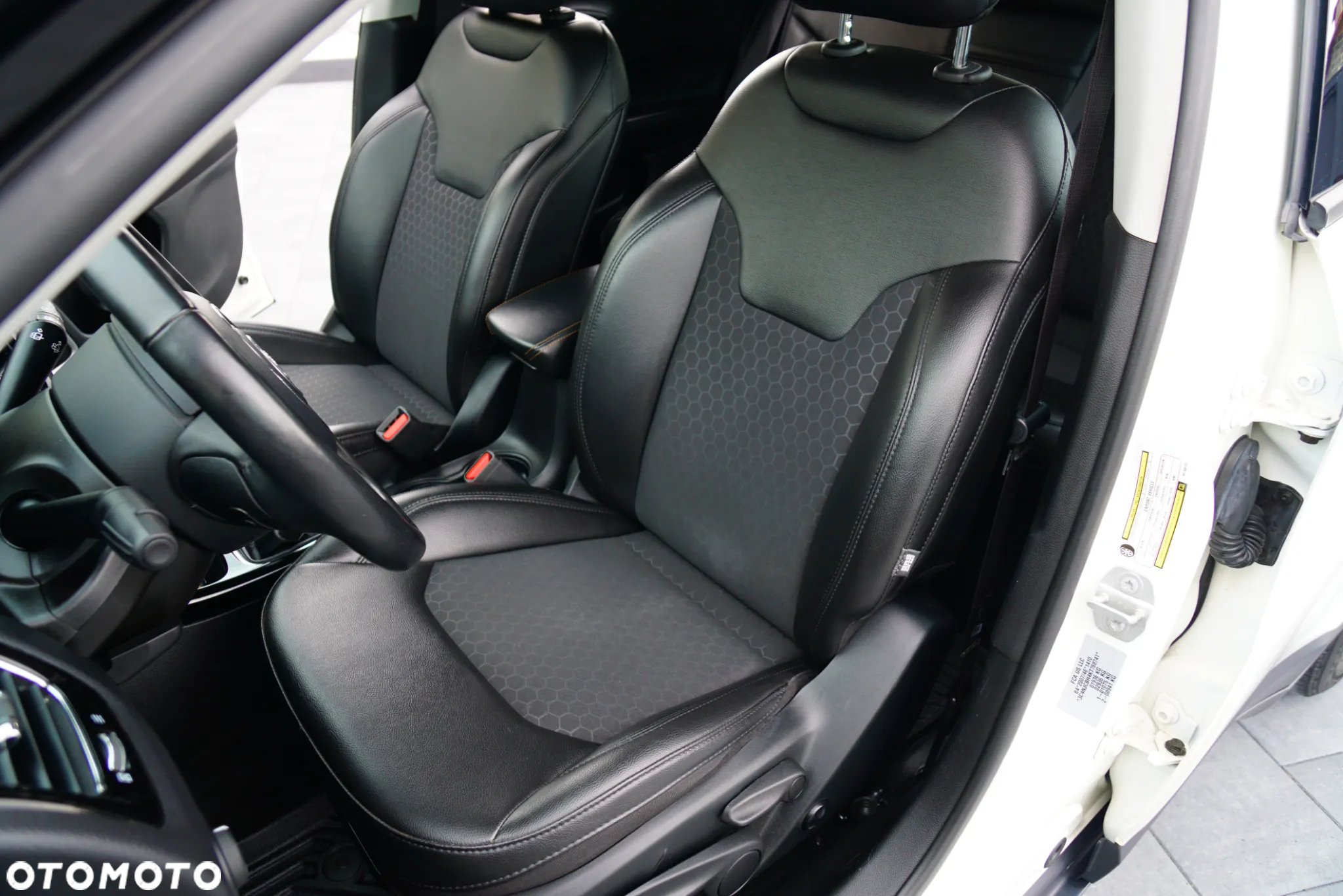 Jeep Compass 1.4 TMair Night Eagle FWD S&S - 28