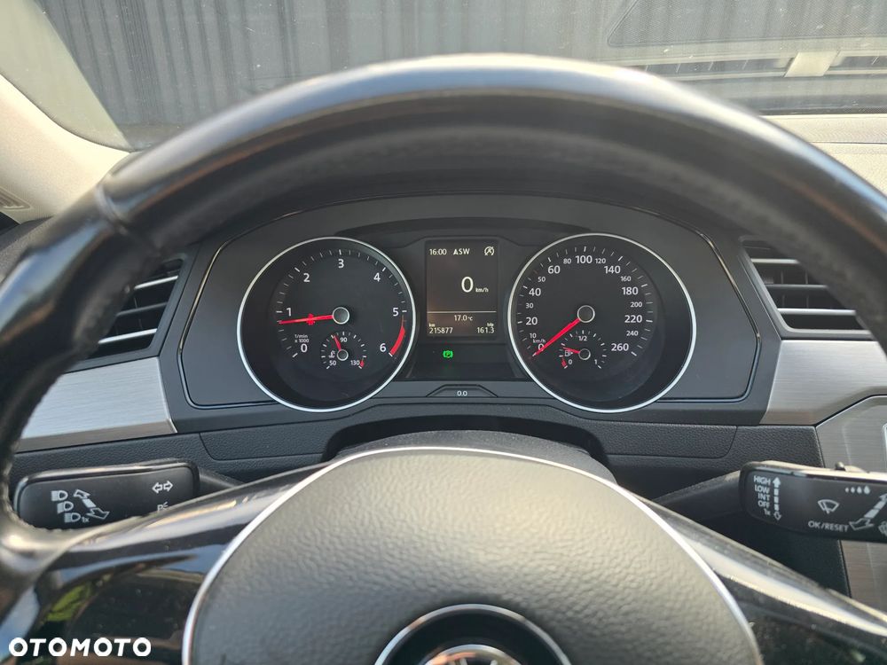 Volkswagen Passat 1.6 TDI BMT Trendline - 15