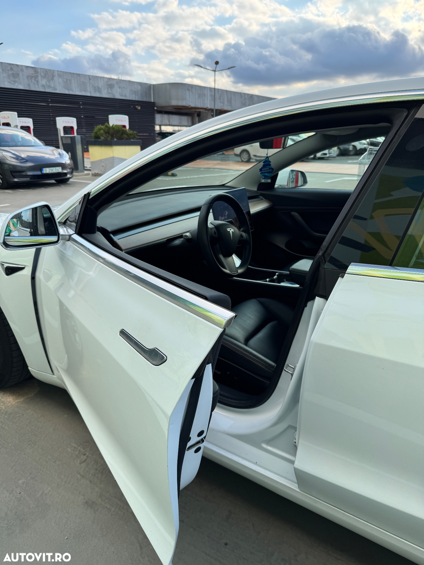 Tesla Model 3 Langstreckenbatterie Allradantrieb Dual Motor Performance - 10