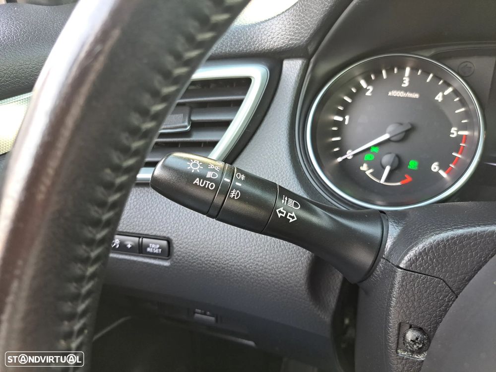 Nissan Qashqai 1.5 dCi N-Connecta 18 - 16