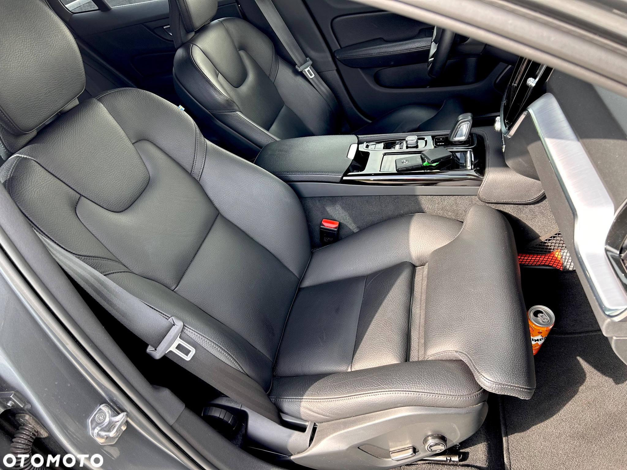 Volvo V60 T6 AWD Plug-In Hybrid Essential - 19