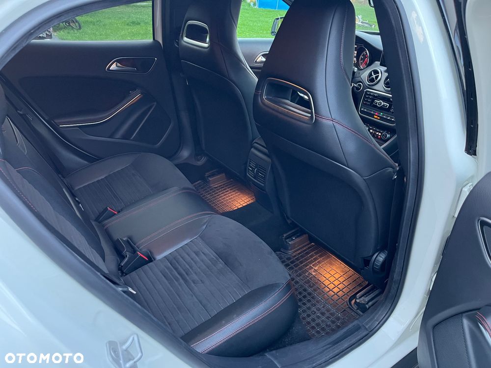 Mercedes-Benz GLA 250 7G-DCT - 25