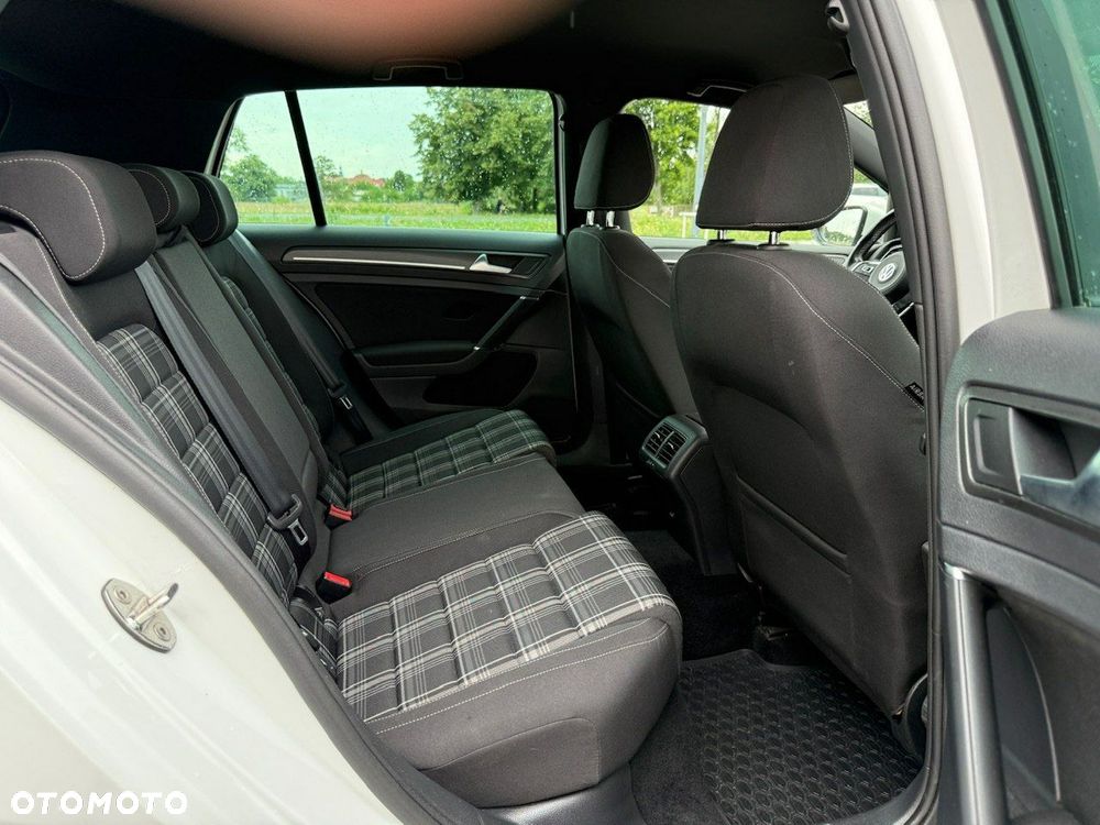 Volkswagen Golf VII 2.0 TDI BMT GTD - 32