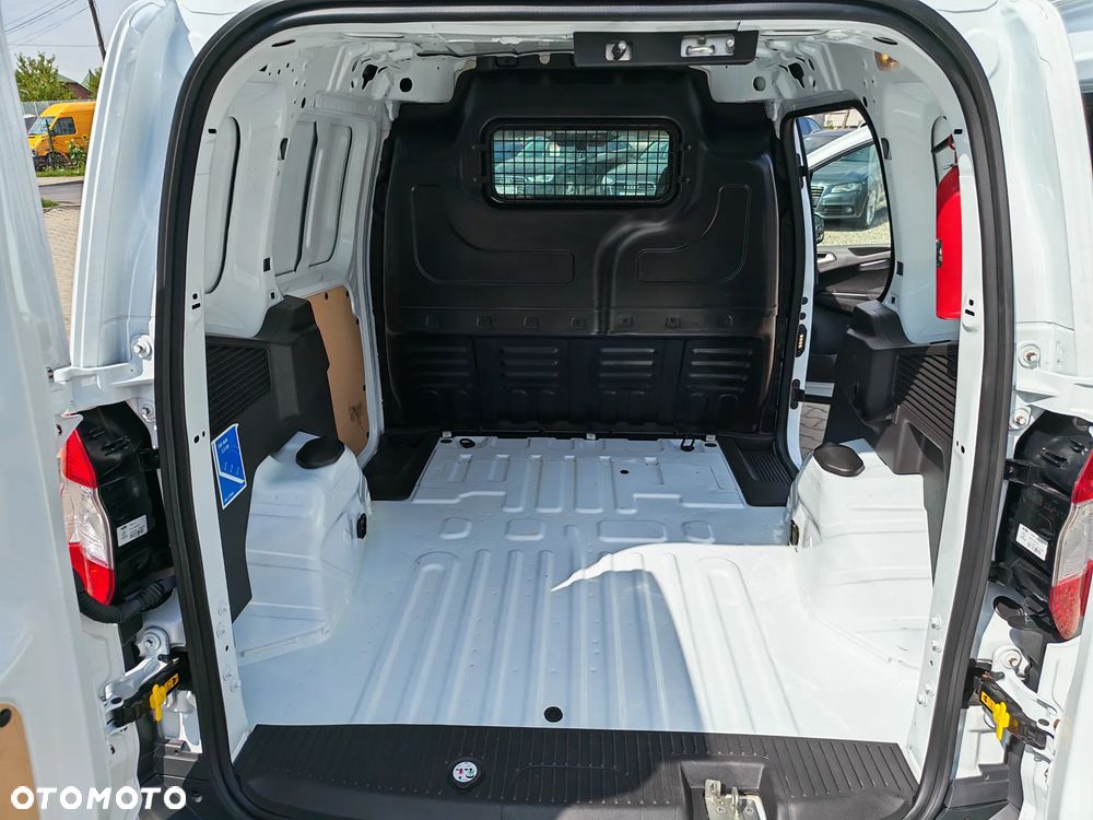 Ford Transit Courier - 22