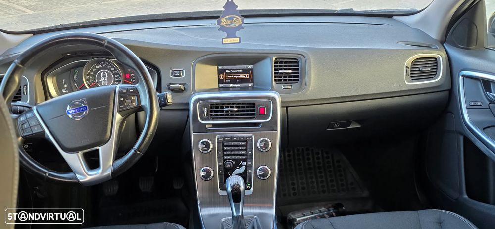 Volvo V60 2.0 D4 Momentum - 3