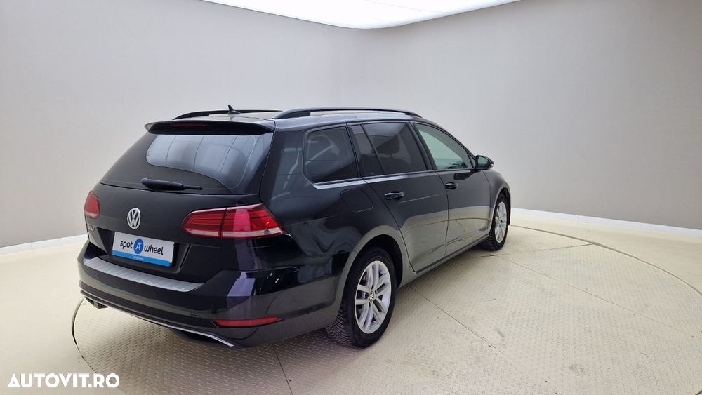 Volkswagen Golf - 6
