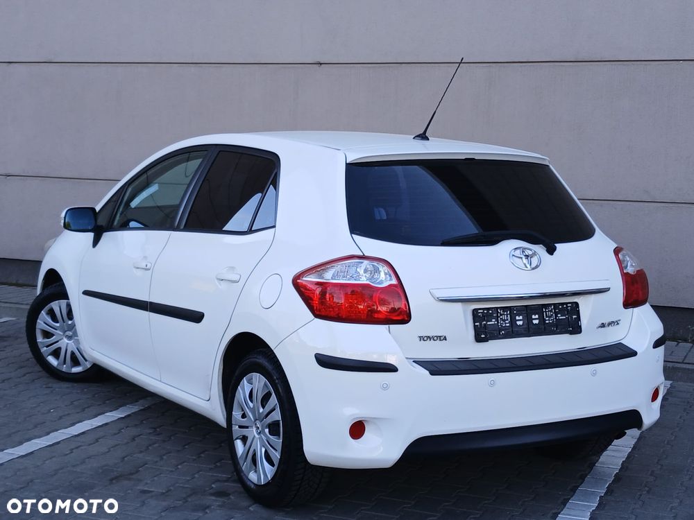 Toyota Auris 1.6 Life+ - 5