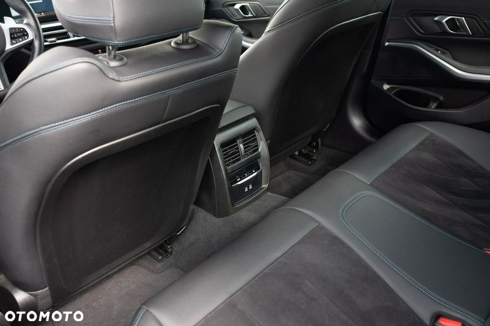 BMW Seria 3 318i M Sport - 24