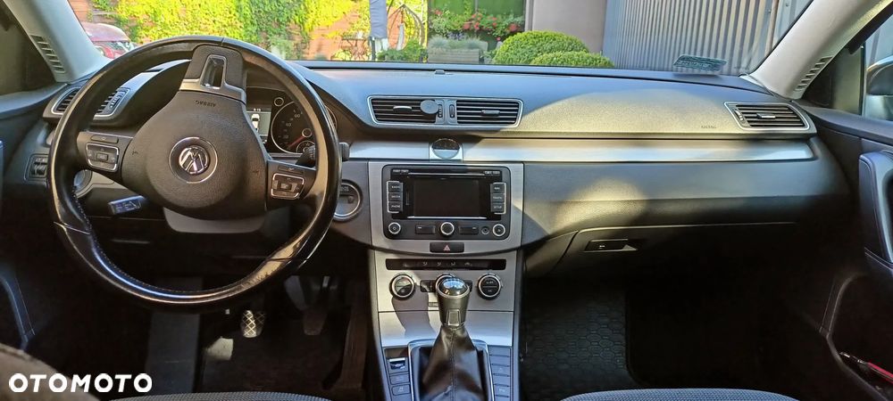 Volkswagen Passat 1.6 TDI Comfortline - 9