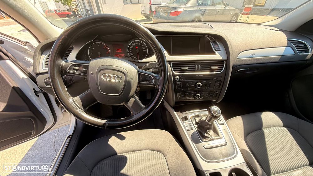 Audi A4 Avant 2.0 TDI DPF S line Sport Pack - 12