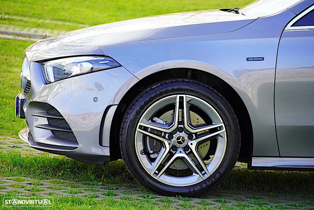Mercedes-Benz A 250 Limousine e AMG Line - 4