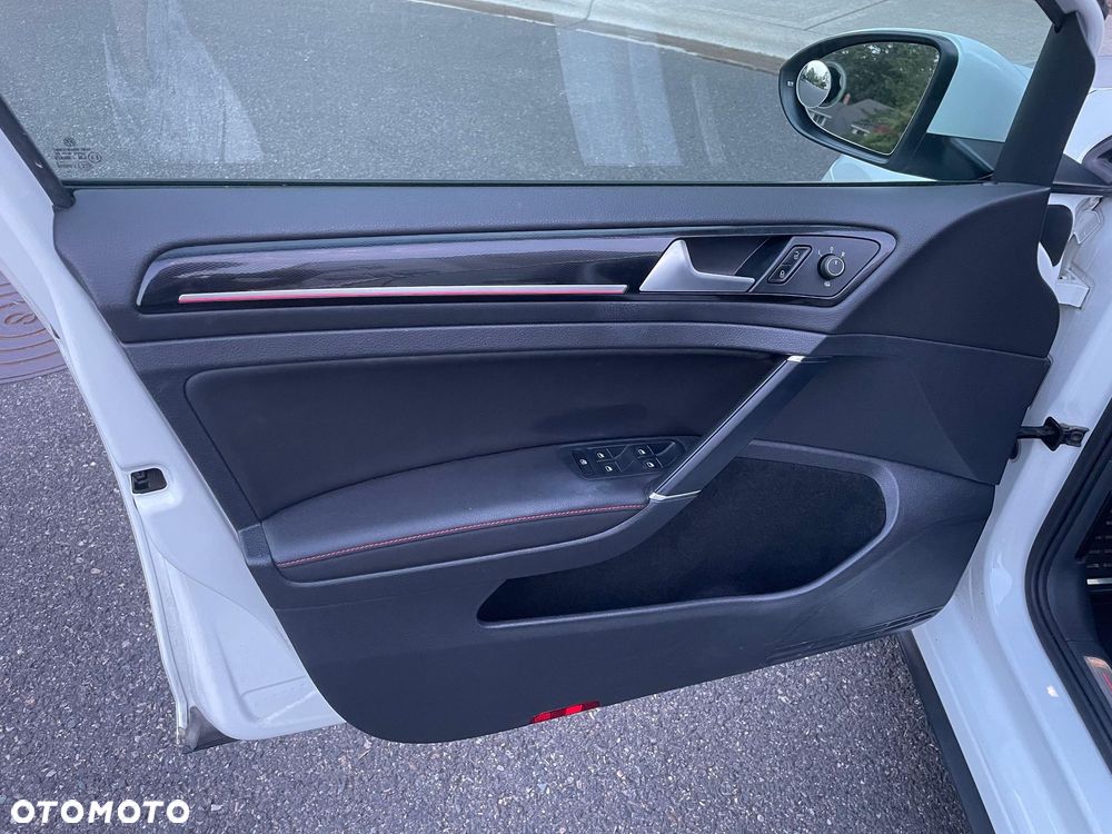 Volkswagen Golf 2.0 GTI DSG - 17