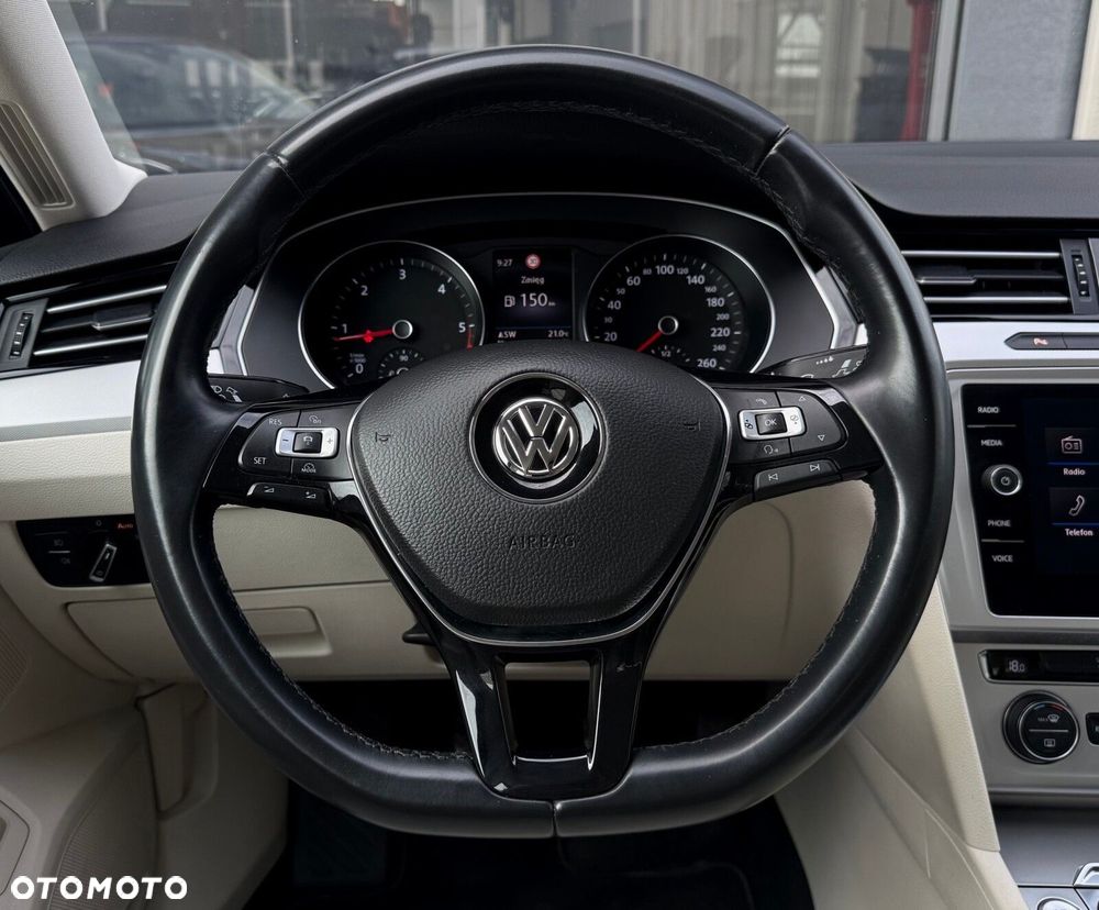 Volkswagen Passat 2.0 TDI SCR Comfortline - 16