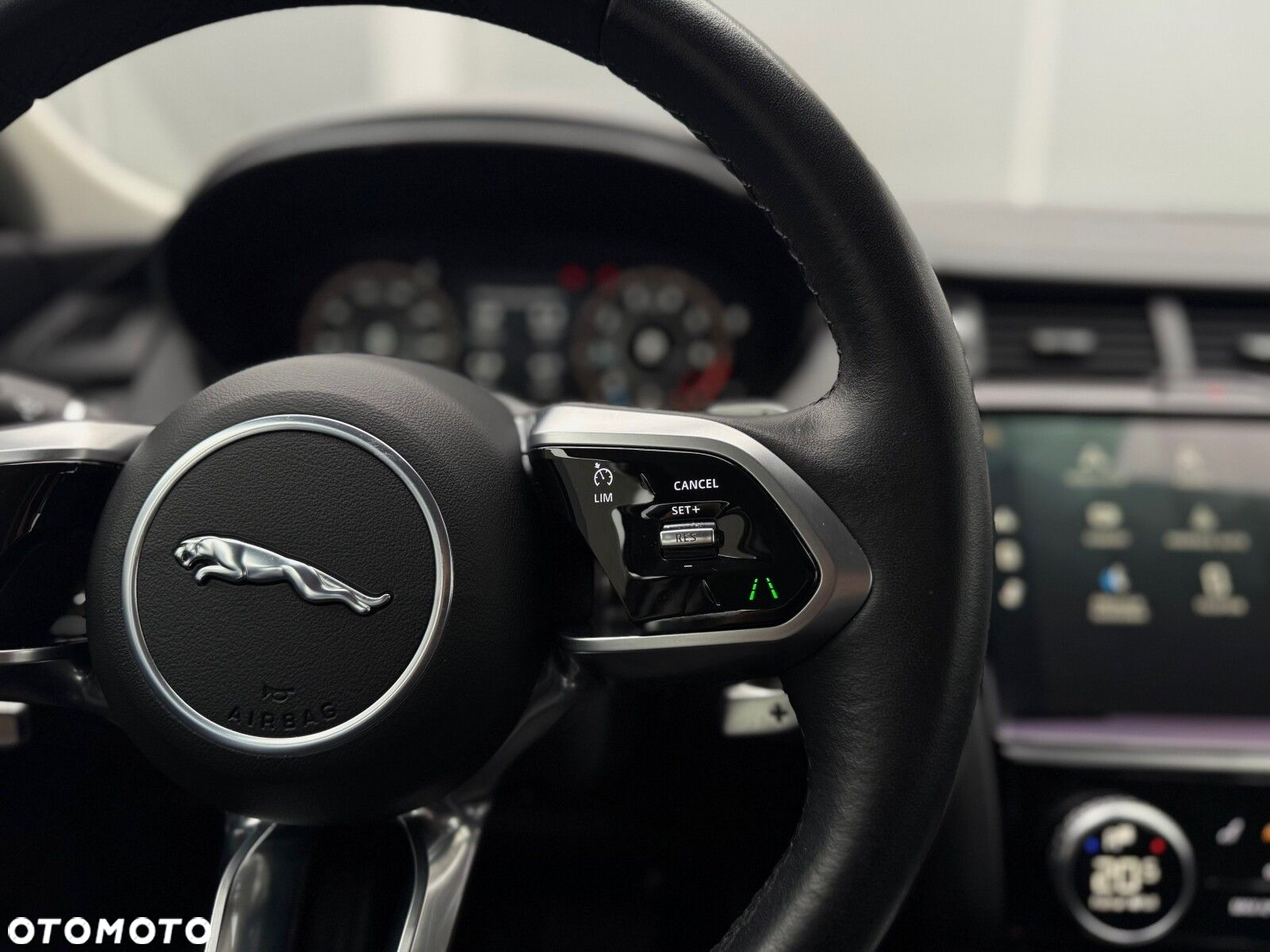 Jaguar E-Pace - 30