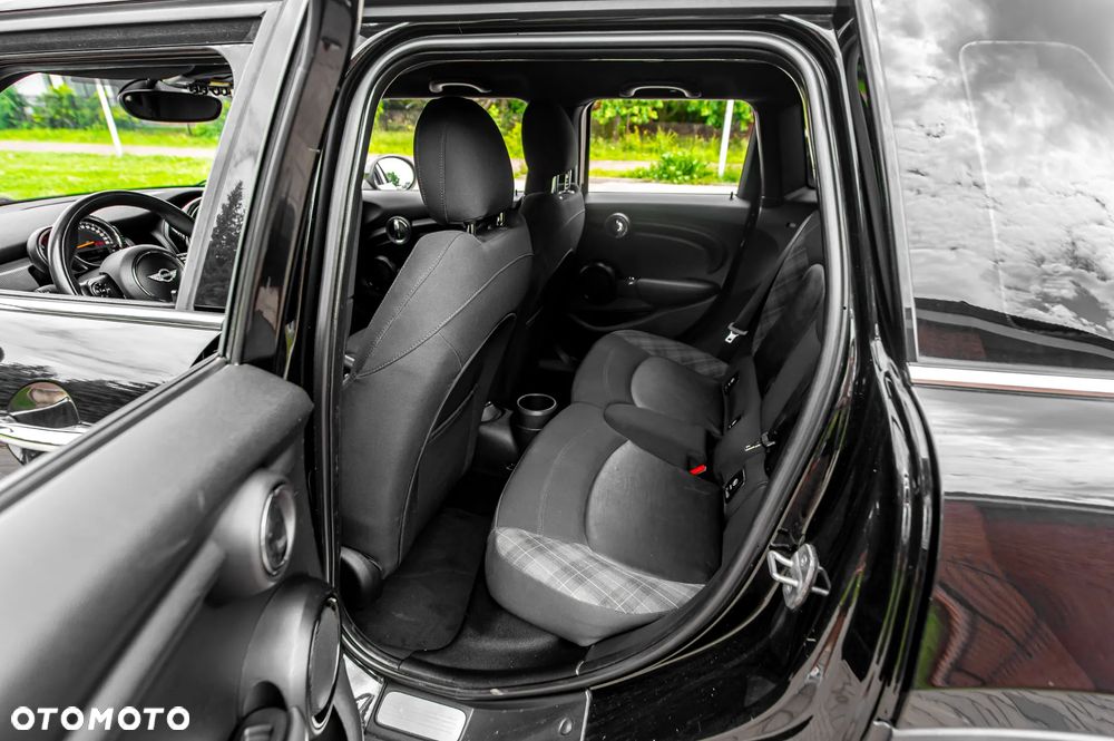 MINI Cooper Essential Trim - 9