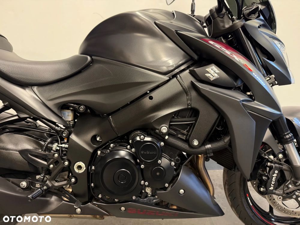 Suzuki GSX - 15