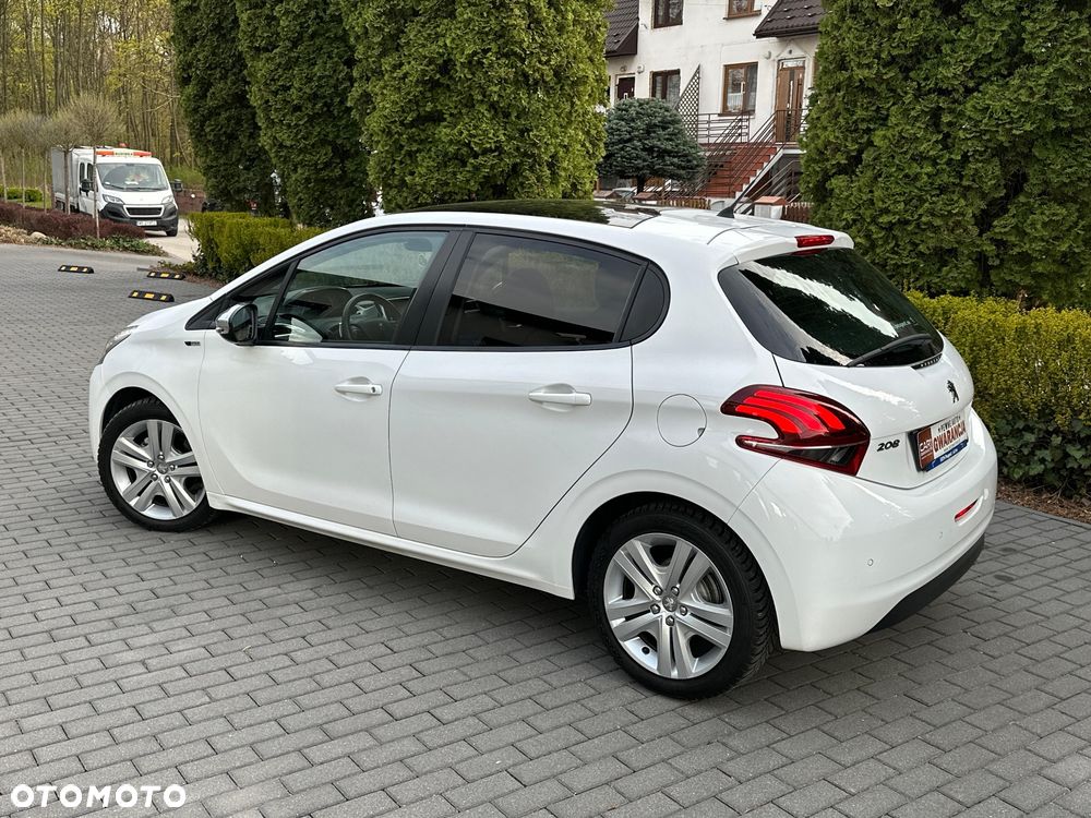 Peugeot 208 - 10