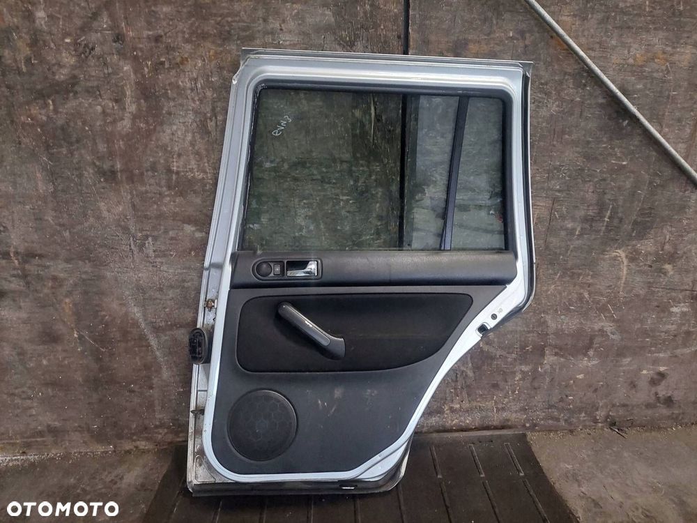 DRZWI KOMPLETNE PRAWY TYŁ VOLKSWAGEN BORA I LA7W - 2
