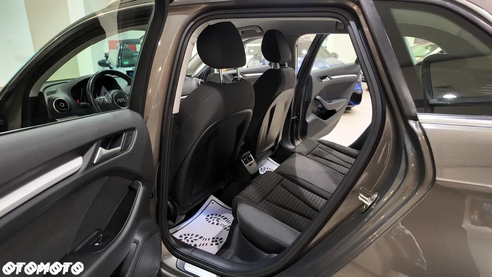 Audi A3 Sportback 1.6 TDI S tronic Ambiente - 32