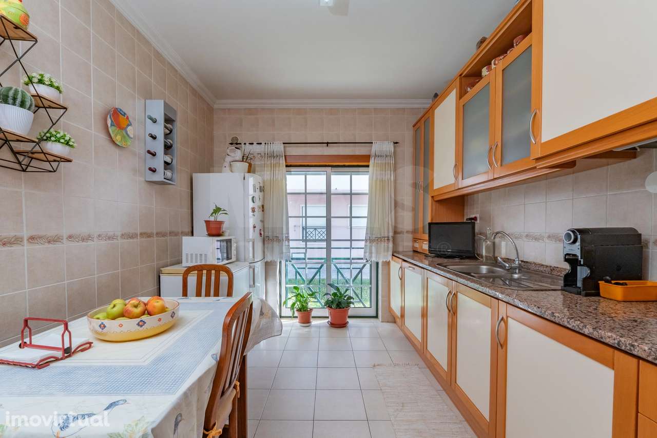 Viva com Espaço e Conforto T3 com Suíte e parqueamento em Samora Co... - Grande imagem: 2/28