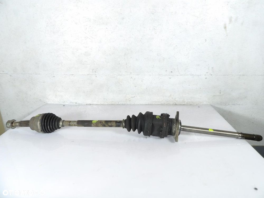 INFINITI G37 PÓŁOŚ LEWA PRZÓD