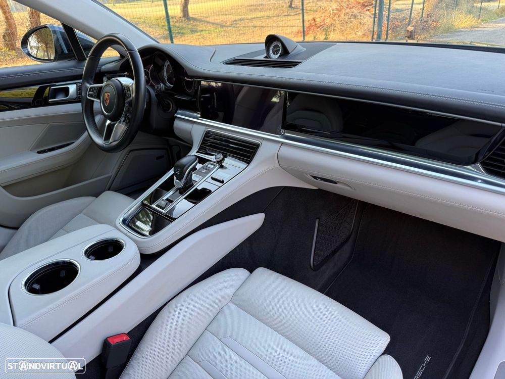 Porsche Panamera Sport Turismo 4 E-Hybrid - 32
