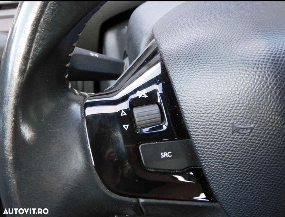 Peugeot 308 1.2 L PureTech Turbo Access - 12
