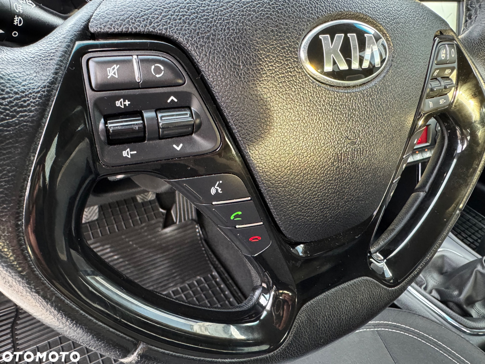 Kia Ceed 1.4 CVVT ISG Dream Team Edition - 25