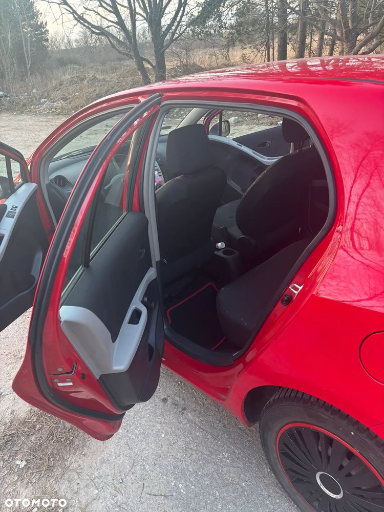Toyota Yaris - 10