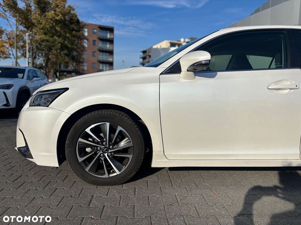 Lexus CT - 10