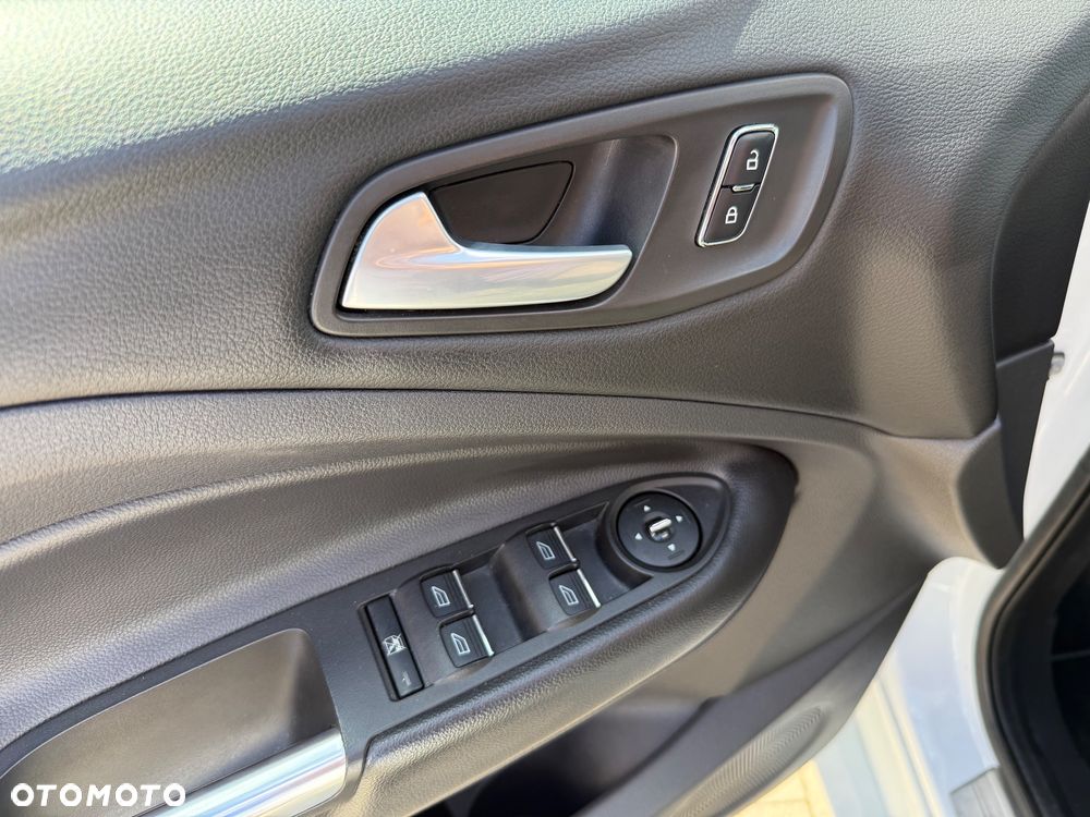 Ford Kuga 1.6 EcoBoost 2x4 Titanium - 27
