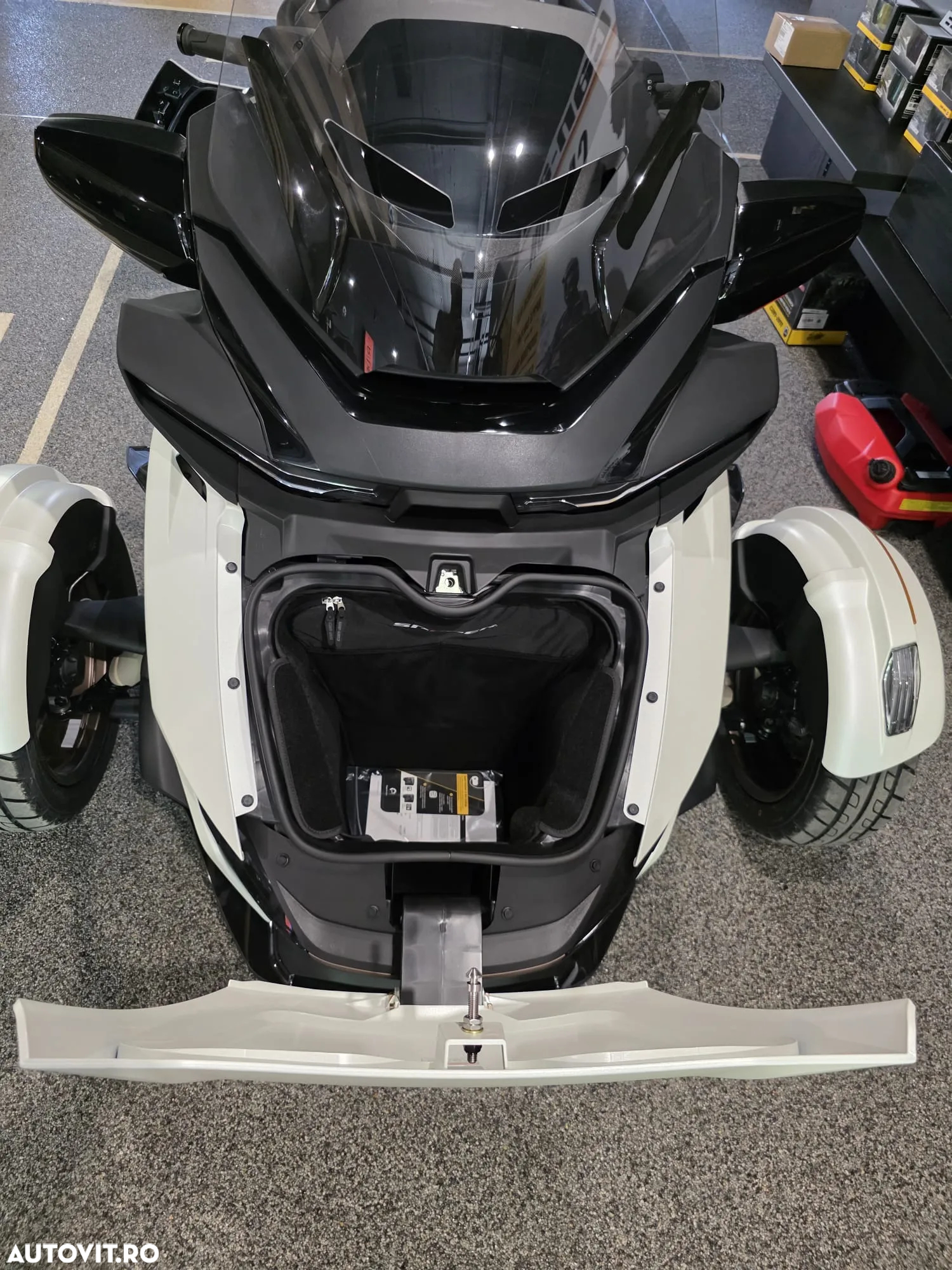 Can-Am Spyder - 6