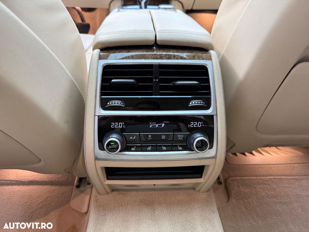 BMW Seria 7 740e iPerformance - 12