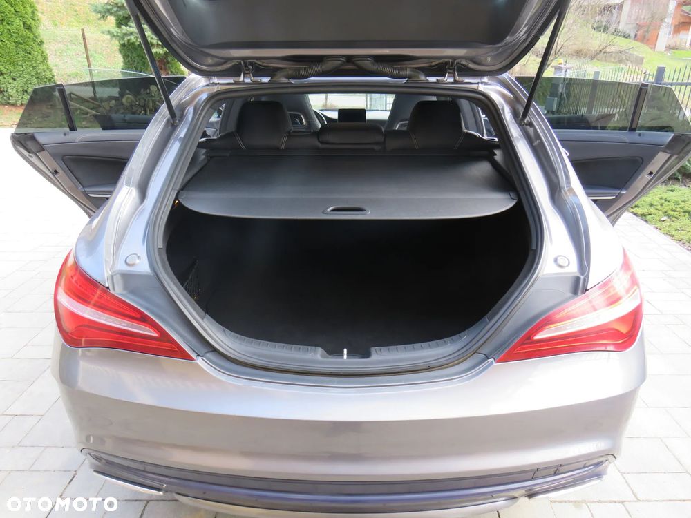 Mercedes-Benz CLA 180 7G-DCT - 22
