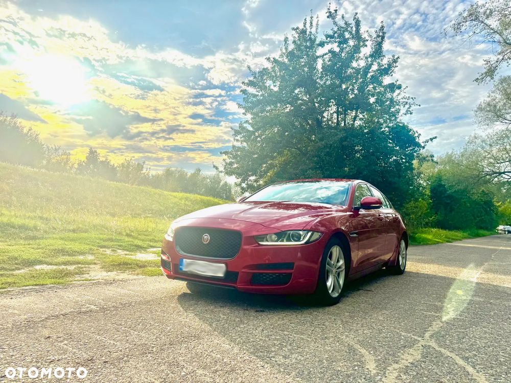 Jaguar XE 2.0 D Prestige - 4