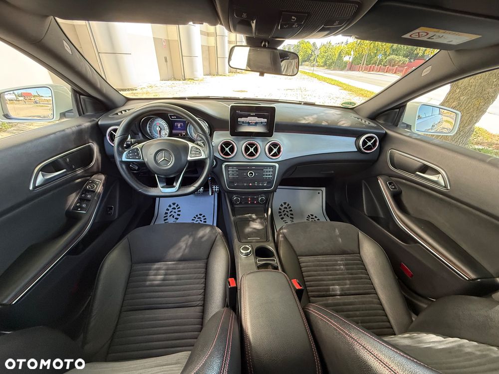 Mercedes-Benz CLA 180 7G-DCT AMG Line - 2
